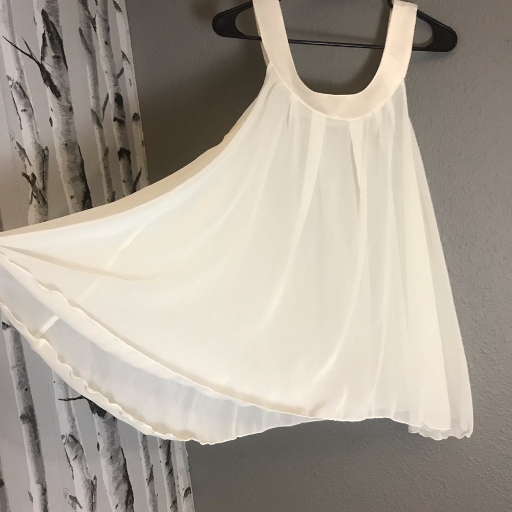 Sheer elegant tank. 🌹